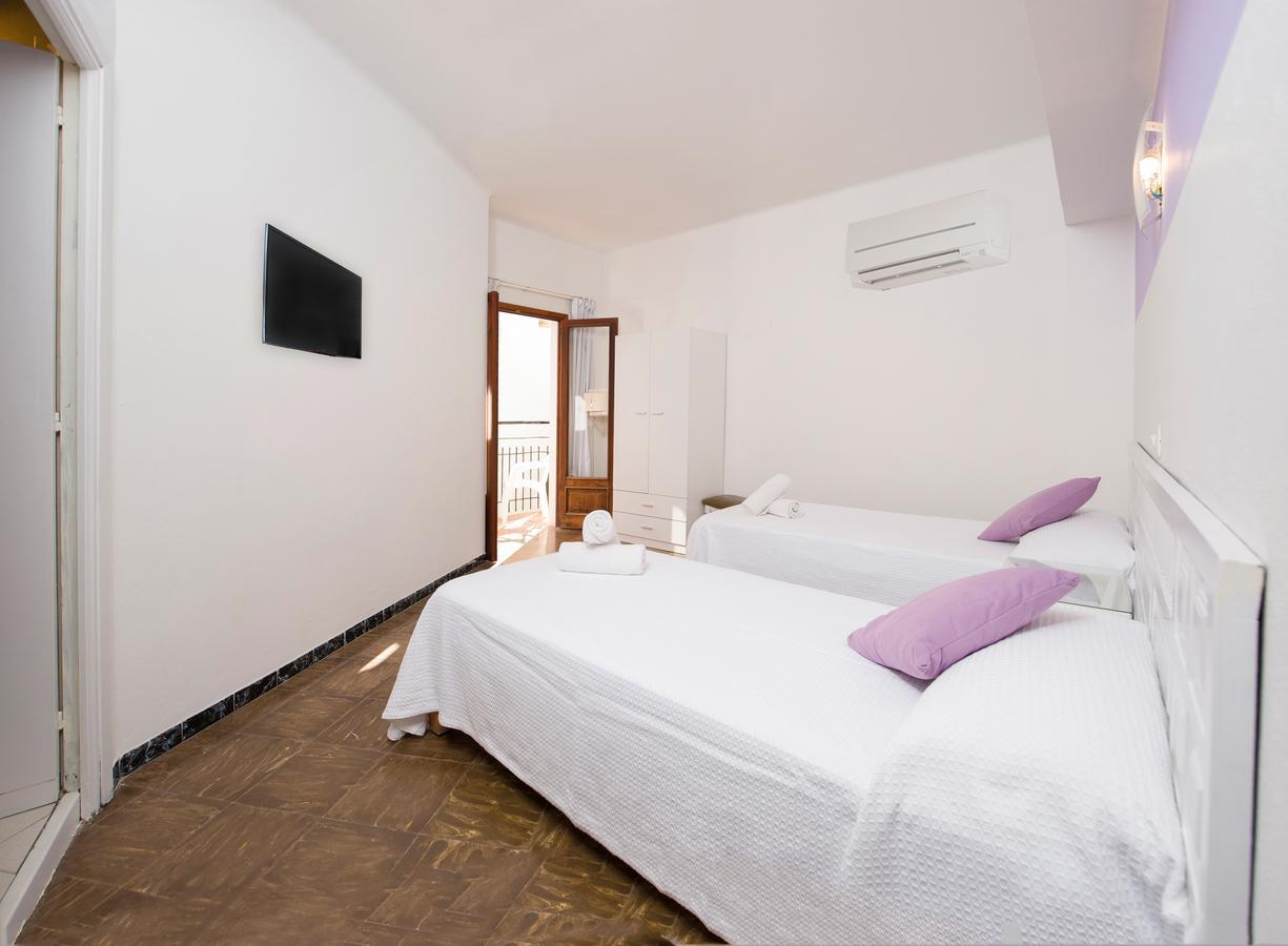 Habitación con cama grande